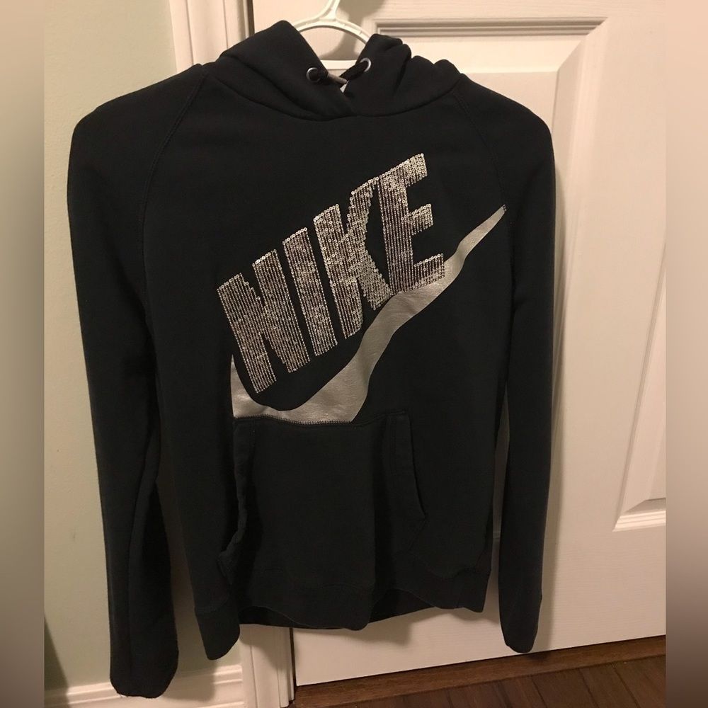 Women’s Nike hoodie in size M.black with flash silver swoosh.
